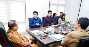 Pj Bupati Muba, Sandi Fahlepi menerima kunjungan Lingkar Temu Kabupaten Lestari (LTKL) di kantor perwakilan Muba di Palembang, Senin (20/5/2024). Foto: Kominfo Muba.