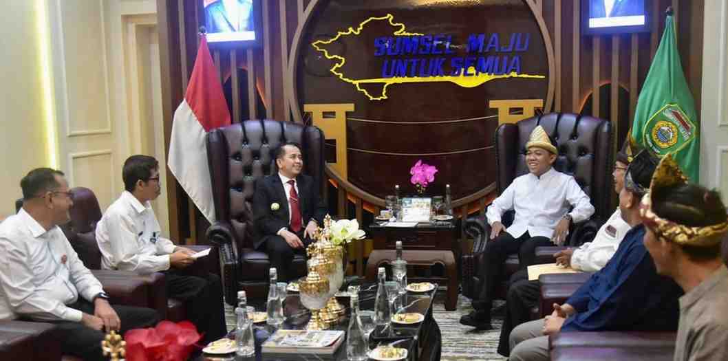 Para pengurus PASKI Sumsel bersilaturrahim ke Pj Gubernur Sumsel, Senin (13/5/2024). Foto: Humas Pemprov Sumsel.