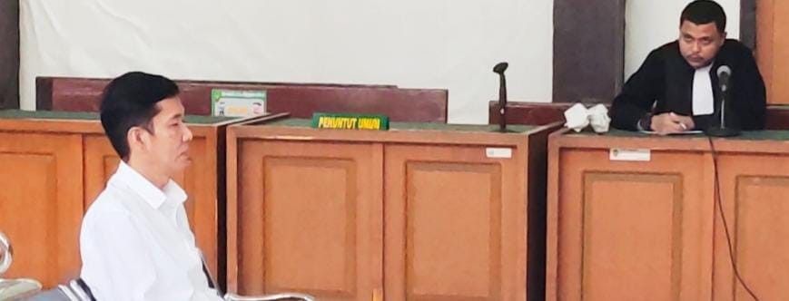 Edwin Herius, mantan Pimpinan BNI Kantor Cabang Pembantu (KCP) Muaradua, Kabupaten OKU Selatan, divonis pidana dua tahun penjara oleh majelis hakim Tipikor PN Palembang, Rabu (22/5/2024). Foto: Sumselheadline/Ela.