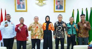 Neshya (baju kuning) siswa asal Muba mewakili Sumsel ikuti seleksi Paskibraka di Tingkat Nasional, saat bersilaturrahmi dengan Pj Bupati Muba, Sandi Fahlepi, Kamis (30/5/2024). Foto: Kominfo Muba.