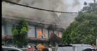 Bangunan asrama siswa MAN 3 Kayuagung yang dilalap api, Sabtu (4/5/2024) pagi. Foto: screenshot medsos.