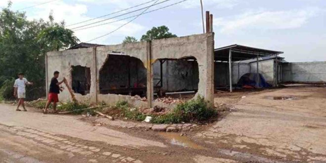 Lokasi bangunan di Kertapati yang didatangi polisi, karena ada laporan tempat minyak ilegal, Minggu (18/5/2024).Foto: Sumselheadline/Ela.