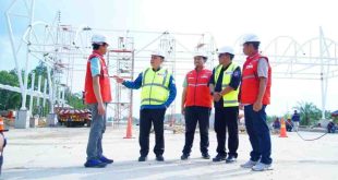 Pj Bupati Muba, Sandi Fahlepi didampingi pekerja meninjau progres pembangunan tol trase Bayunglencir-Tempino Jambi, Jumat (17/5/2024). Foto: Kominfo Muba.