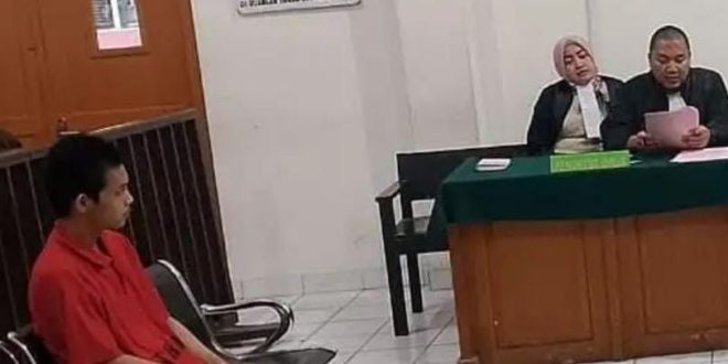 Feldi, penjaga gudang BBM ilegal di Banyuasin, dituntut 21 bulan penjara, Rabu (15/5/2024). Foto: Sumselheadline/Ela.