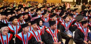 Para wisudawan alumni UBD Palembang, Selasa (14/5/2024). Foto: Humas Pemprov Sumsel.