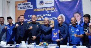 Yudha Pratomo Mahyudin mengembalikan formulir Bacawako Palembanag di Partai NasDem, Selasa (7/5/2024). Foto: Sumselheadline/Fer.