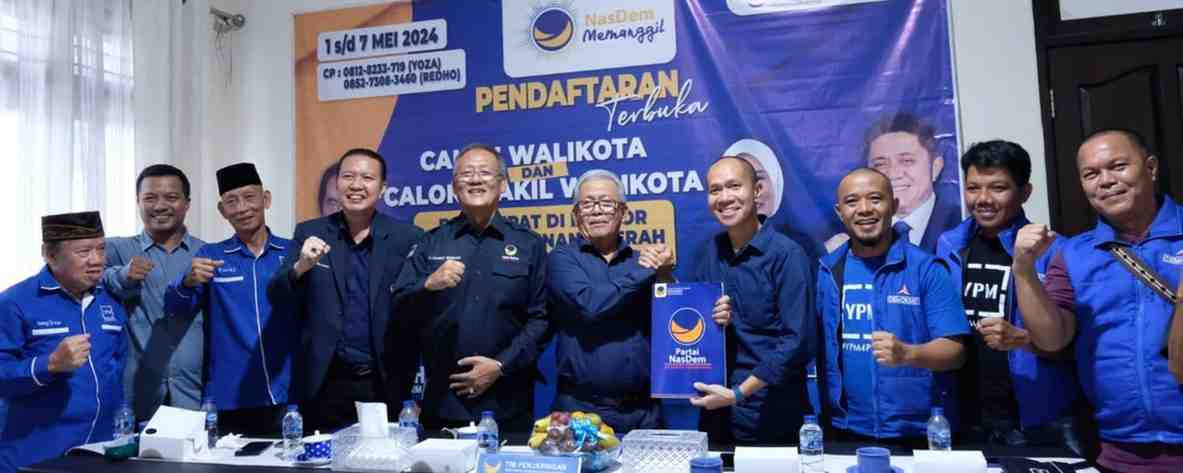 Yudha Pratomo Mahyudin mengembalikan formulir Bacawako Palembanag di Partai NasDem, Selasa (7/5/2024). Foto: Sumselheadline/Fer.