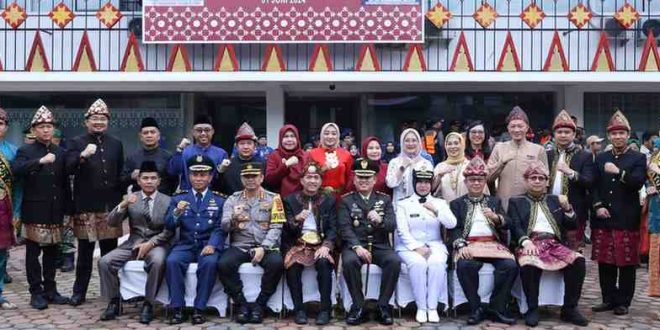 Pj Walikota Palembang, Ratu Dewa dan sejumlah pejabat Kota Palembang usai menggelar upacara hari lahir Pancasila, Sabtu (1/6/2024). Foto: Kominfo Palembang.