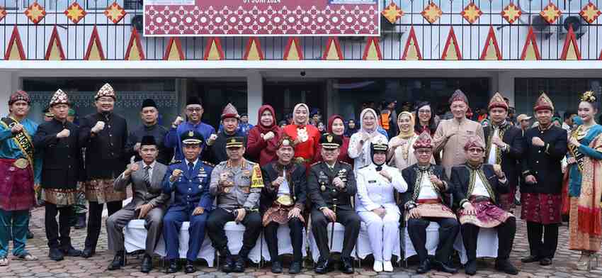 Pj Walikota Palembang, Ratu Dewa dan sejumlah pejabat Kota Palembang usai menggelar upacara hari lahir Pancasila, Sabtu (1/6/2024). Foto: Kominfo Palembang.