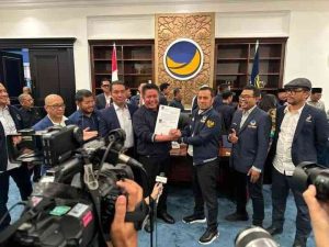 Herman Deru menerima rekomendasi dari DPP Nasdem, Senin (3/6/2024). Foto: Dok Tim Herman Deru.