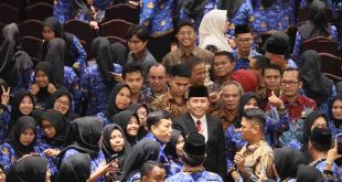 Ratusan PPPK Pemprov Sumsel bersama Pj Gubernur Sumsel, Agus Fatoni usai pelantikan di The Sultan, Palembang, Jumat (31/5/2024). Foto: Humas Pemprov Sumsel.