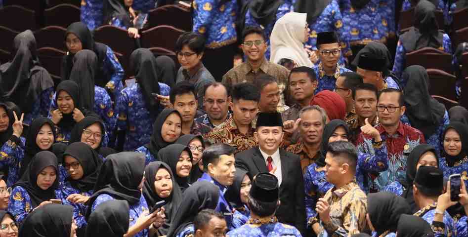 Ratusan PPPK Pemprov Sumsel bersama Pj Gubernur Sumsel, Agus Fatoni usai pelantikan di The Sultan, Palembang, Jumat (31/5/2024). Foto: Humas Pemprov Sumsel.