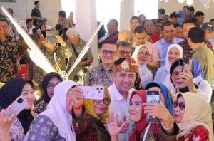Pj Walikota Palembang, Ratu Dewa saat usai melantik para Ketua RT dan RW, Selasa (18/6/2024). Foto: Kominfo Palembang.