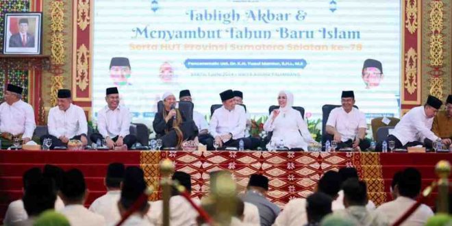 Pj Gubernur Sumsel, Agus Fatoni hadir di Tabligh Akbar dan Menyambut Tahun Baru Islam sekaligus HUT ke-78 Provinsi Sumsel ke-78 Tahun di Griya Agung, Palembang, Sabtu (1/6/2024). Foto: Humas Pemprov Sumsel.