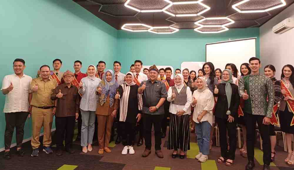 Panitia dan Finalis Cek Ayu Cek Bagus Kota Palembang, Selasa (11/6/2024). Foto: Sumselheadline/Pitria.