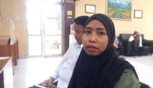 Komala melapor ke polisi karena diserang seorang pedagang lainnya, Senin (24/6/2024). Foto: Sumselheadline/Ela.