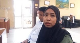 Komala melapor ke polisi karena diserang seorang pedagang lainnya, Senin (24/6/2024). Foto: Sumselheadline/Ela.