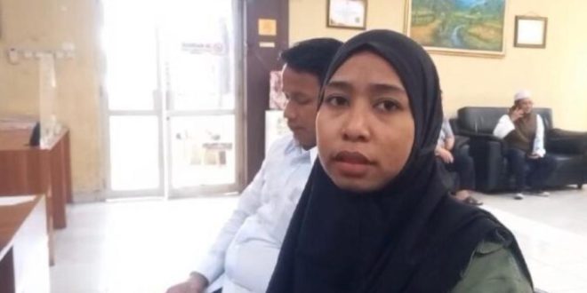 Komala melapor ke polisi karena diserang seorang pedagang lainnya, Senin (24/6/2024). Foto: Sumselheadline/Ela.