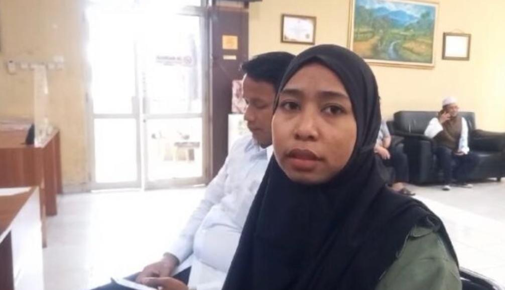 Komala melapor ke polisi karena diserang seorang pedagang lainnya, Senin (24/6/2024). Foto: Sumselheadline/Ela.