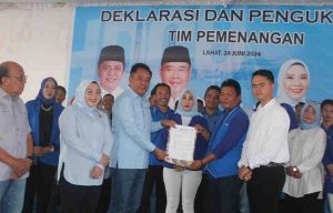 Deklarasi Tim Garda Biru di Lapangan Serba Guna, Perumnas Desa Selawi, Kecamatan Lahat, Kabupaten Lahat, Senin, (25/6/2024). Foto: Tim Cik Ujang.