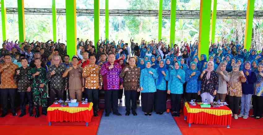 Tim penilai desa/kelurahan dari Pemprov Sumsel bersama Pj Bupati Muba, Sandi Fahlepi, Jumat (7/6/2024). Foto: Kominfo Muba.