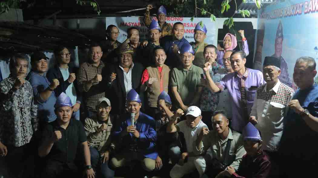 PJ Walikota Palembang, Ratu Dewa bersama warga Bukit Kecil, Senin (10/6/2024). Foto: Kominfo Palembang.