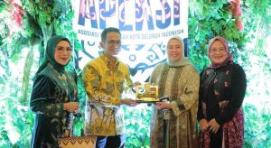 Ketua Tim Penggerak Pemberdayaan Kesejahteraan Keluarga PKK Palembang, Hj Dewi Sastrani Ratu Dewa hadir di rakernas Apeksi di Balikpapan. Foto: Kominfo Palembang.