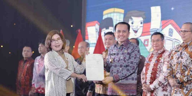 Pj Gubernur Sumsel, Agus Fatoni bersama Kepala Kantor Wilayah (Kakanwil) Badan Pertanahan Nasional (BPN) Provinsi Sumsel, Asnawati, SH, M.Si saat launching Kantor Penerbitan Dokumen Elektronik, Kamis (6/6/2024). Foto: Pemprov Sumsel.