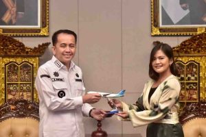 Pj Gubernur Sumsel, Agus Fatoni menerima kunjungan General Manager Garuda Indonesia Palembang Fachradina Ramadhani di Griya Agung, Palembang, Sumatera Selatan, Selasa (4/5/2024). Foto: Humas Pemprov Sumsel.