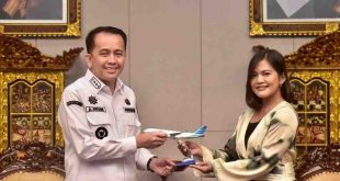 Pj Gubernur Sumsel, Agus Fatoni menerima kunjungan General Manager Garuda Indonesia Palembang Fachradina Ramadhani di Griya Agung, Palembang, Sumatera Selatan, Selasa (4/5/2024). Foto: Humas Pemprov Sumsel.