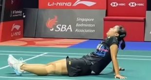 Gregoria tampak kelelahan usai menaklukkan pemain China Wang Zhe Yi di perempatfinal SIngapura Open 2024, Jumat (31/5/2024). Foto: screenshot IG WBF.