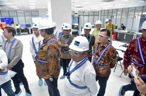 Pj Gubernur Sumsel, Elen Setiadi mendampingi Menko Ekonomi meresmikan operasional smelter PT Freepot di Gersik, Jatim, Jumat (28/6/2024). Foto: Humas Pemprov Sumsel.