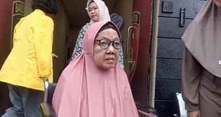 Nenek Kannut saat penuhi panggilan penyidik Polda Sumsel. Foto: Sumselheadline/Ela.