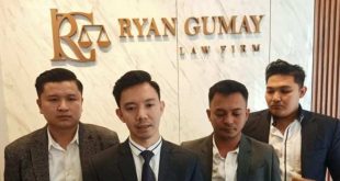 Para tim pengacara Dr Conie Pania Putri SH MH, yang menggugat Universitas Kader Bangsa, Palembang. Foto: Sumselheadline/Ela.