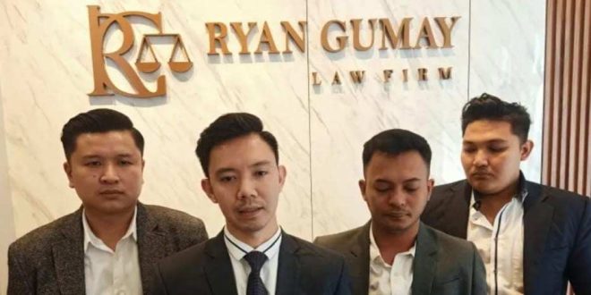 Para tim pengacara Dr Conie Pania Putri SH MH, yang menggugat Universitas Kader Bangsa, Palembang. Foto: Sumselheadline/Ela.
