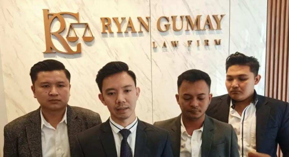 Para tim pengacara Dr Conie Pania Putri SH MH, yang menggugat Universitas Kader Bangsa, Palembang. Foto: Sumselheadline/Ela.
