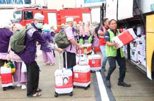 Para jemaah haji kloter tiga yang tiba di Asrama Haji Palembang, Selasa (25/6/2024). Foto: Sumselheadline/Pitria.