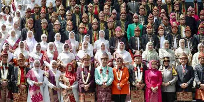 Pj Gubernur Sumsel, Agus Fatoni bersama sejumlah pejabat saat hadir di parpurna HUT Kota Palembang, Minggu (16/6/2024). Foto: Humas Pemprov Sumsel.