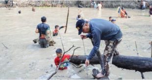 Apriyadi, Sekda Muba, saat ikut tradisi bekarang tahun 2023 lalu. Foto: Dok Sumselheadline.
