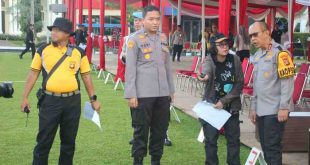 Kapolda Sumsel Irjen Pol Rachmat Wibowo mengecek langsung persiapan puncak HUT Bhayangkara, Jumat (28/6/2024). Foto: Humas Polda Sumsel.