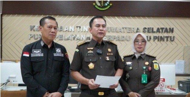 Asisten Tindak Pidana Khusus Kejati Sumsel, Umaryadi, MH saat memberikan keterangan kepada wartawan, Selasa (11/6/2024). Foto: Tim Kejati Sumsel.