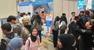 Para pencari kerja yang mendatangi kegiatan Job Fair di Golden Sriwijaya Kota Palembang, Senin (24/6/2024). Foto: Sumselheadline/Pitria. ,