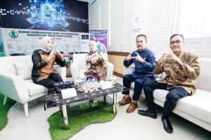 Hj Triana Sandi Fahlepi saat podcast bareng Radio Gema Randik, Sekayu, JUmat (14/6/2024). Foto: Kominfo Muba.