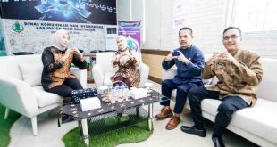 Hj Triana Sandi Fahlepi saat podcast bareng Radio Gema Randik, Sekayu, JUmat (14/6/2024). Foto: Kominfo Muba.
