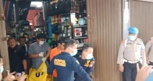 Polisi melakukan olah TKP atas pembunuhan pegawai koperasi di Palembang, Rabu (26/6/2024). Foto: Sumselheadline/Ela.