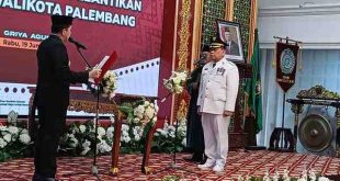 Dr Ucok Abdulrauf Damenta dilantik menjadi Penjabat Walikota Palembang, menggantikan Ratu Dewa, Rabu (19/6/2024). Foto: Kominfo Palembang.