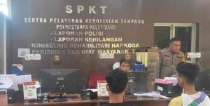 Rio melapor ke polisi karena dianiaya ayah pacarnya, Sabtu (22/6/2024). Foto: Sumselheadline/Ela.