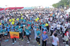Para peserta lomba Ampera Tourism Run 2024 dalam rangka memperingati hari jadi Kota Palembang ke-1341, Minggu (30/6/24) pagi. Foto: Kominfo Palembang.