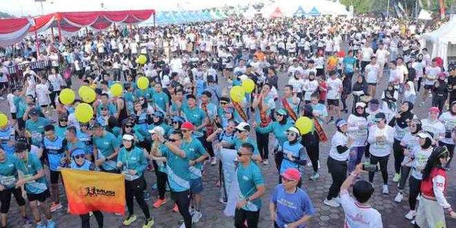 Para peserta lomba Ampera Tourism Run 2024 dalam rangka memperingati hari jadi Kota Palembang ke-1341, Minggu (30/6/24) pagi. Foto: Kominfo Palembang.