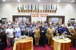 Pj Gubernur Sumsel, Agus Fatoni bersama Tim Studi Strategis Dalam Negeri (SSDN) Program Pendidikan Reguler Angkatan (PPRA) LXVII tahun 2024 Lemhanas RI, Senin (10/6/2024). Foto: Humas Pemprov Sumsel.